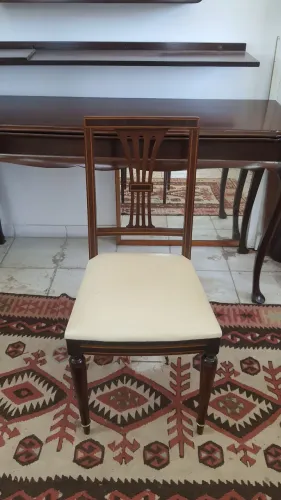 Cadeira maciça imbuia