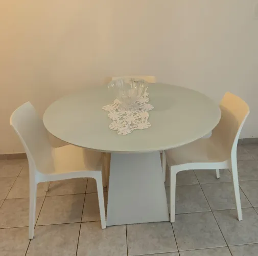 Mesa com 4 cadeiras