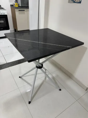 Mesa com 4 cadeiras
