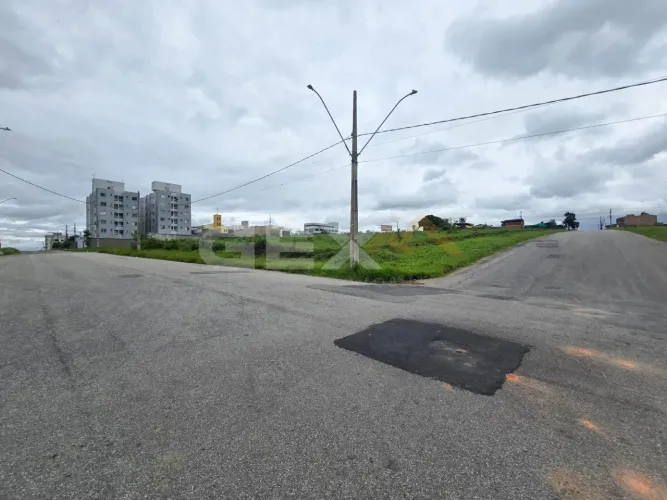 Lote de esquina à Venda no Bairro São Roque em Divinópolis MG.
