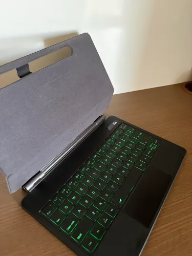 Capa Teclado Magnético LED p/ Samsung Galaxy Tab S7/S8/S9 (11")
