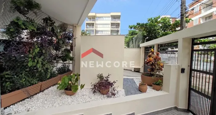 Apartamento em Rua dos Bancários - Mar e Céu - Guarujá/SP