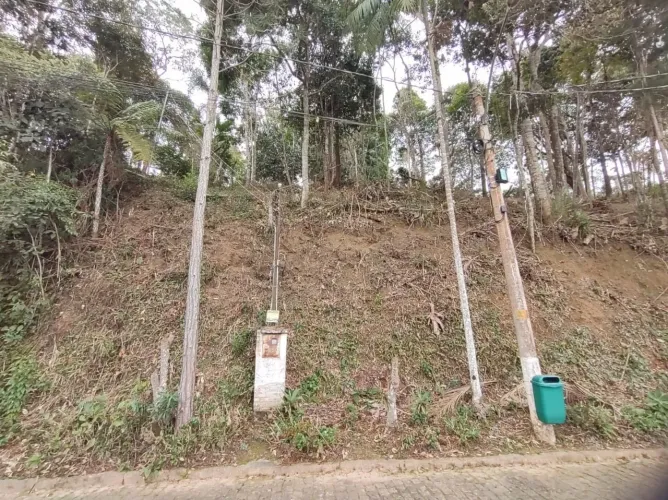 Terreno à venda, medindo 907 m² em Condomínio - Braunes - Nova Friburgo/RJ