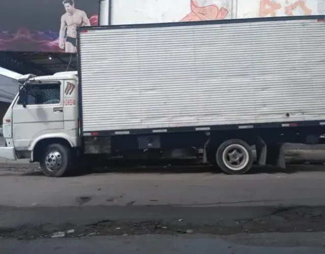 Frete bau barato disponível todo 