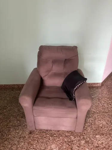Poltrona reclinável retrátil