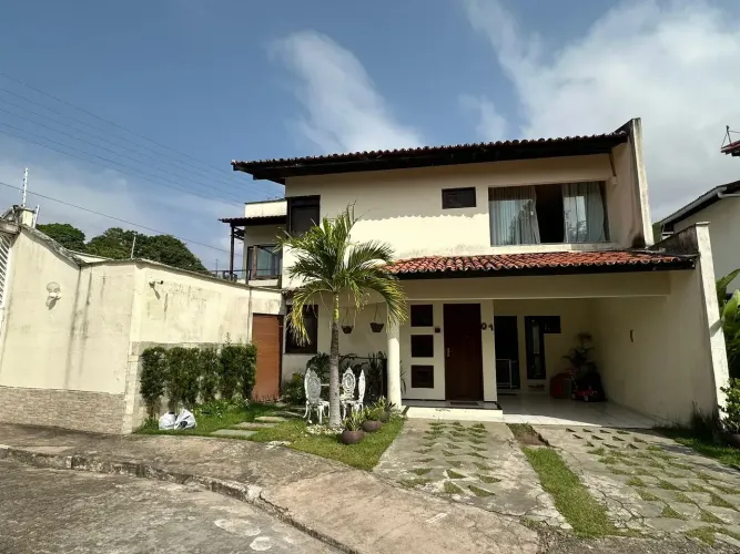 Vendo Casa em Condomínio Fechado no Olho D´Água - Condomínio Costa Mar - 03 Vagas.