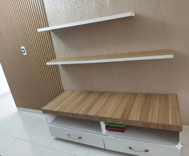 APARADOR MODERNO COM 2 PRATELEIRAS. 