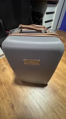Mala Tommy Hilfiger Original - Rígida com Rodinhas 360° (Cinza e Marrom) 