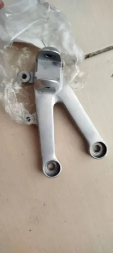 Vendo um estribo dianteiro esquerdo CBR 600rr2012