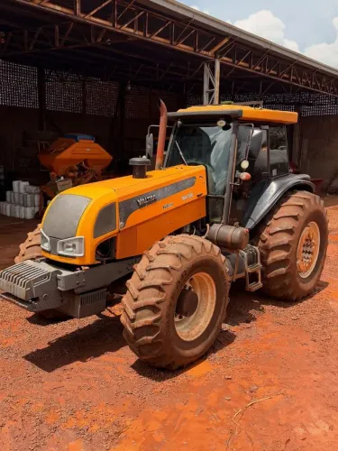 TRATOR VALTRA BH 180