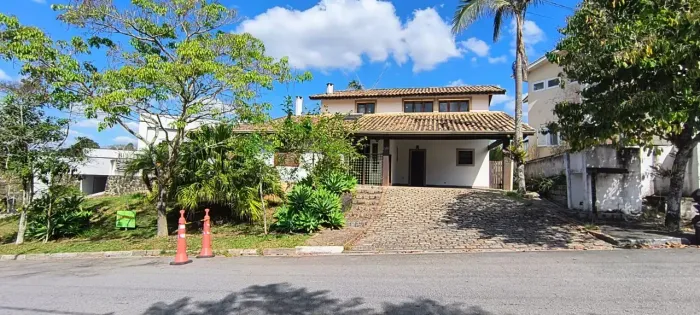Térrea para aluguel e venda com 377 metros quadrados com 3 quartos em Jardim Caiapiá - Cot