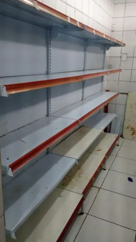 Vendo gôndola de aço - 3 módulos - 2,70m