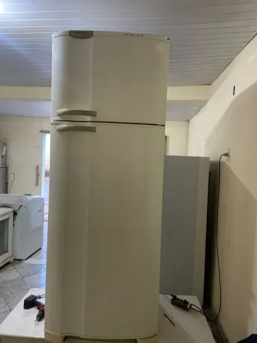 Vendo Geladeira Electrolux 460L