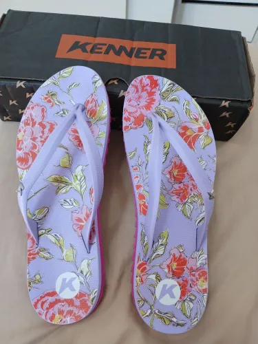 Vende- se chinelo feminino Kenner original n.40 R$100,00 reais