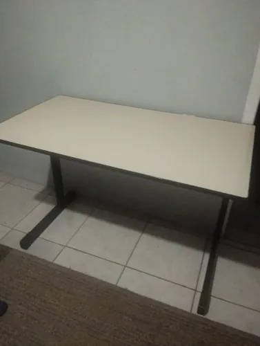 Mesa/escrivaninha para escritório ou estudos