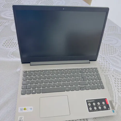 Notebook Lenovo muito novo sem detalhes