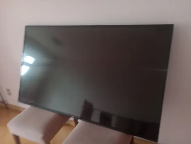 TV 65 polegadas Smart com a tela trincada