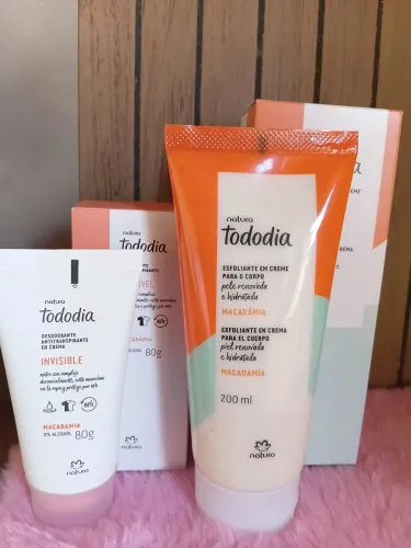 Kit hidratante corporal é desodorante natura 