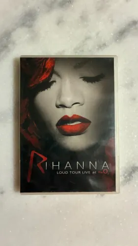 Rihanna - LOUD Tour