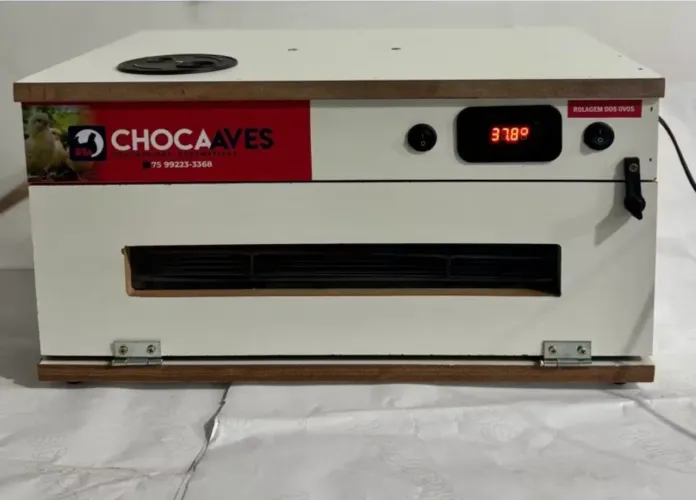 Chocadeira 70 Ovos de galinha, AUTOMÁTICA com OVOSCÓPIO