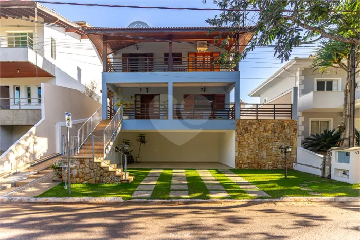 Belíssimo sobrado com piscina aquecida no Condomínio Villagio Capriccio - Louveira SP.