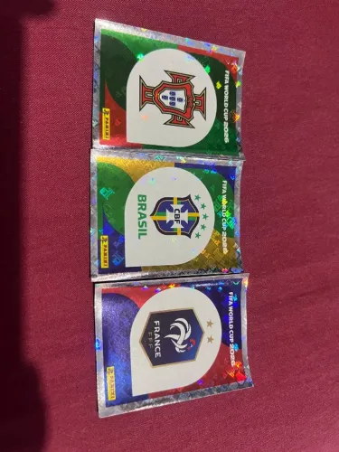 Vende-se figurinha da copa