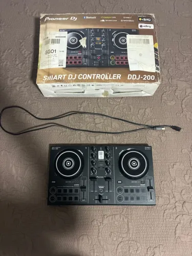 CONTROLADORA DDJ 200 PIONEER SEMI NOVA