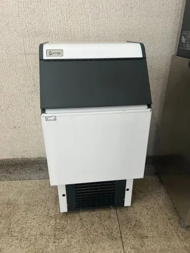 Maquina de Gelo Everest