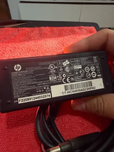 Fonte de Alimentação HP Original 65W 19.5V 3.33A Bivolt PPP009C