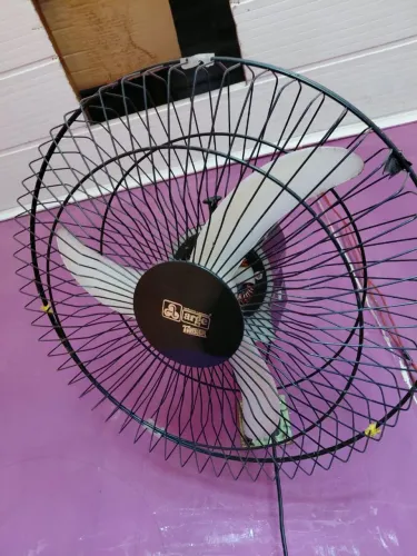 100 reais.Vendo esse ventilador de parede grande