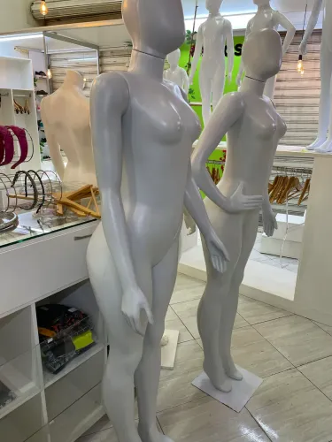 Manequim adulto para loja de roupas Novo