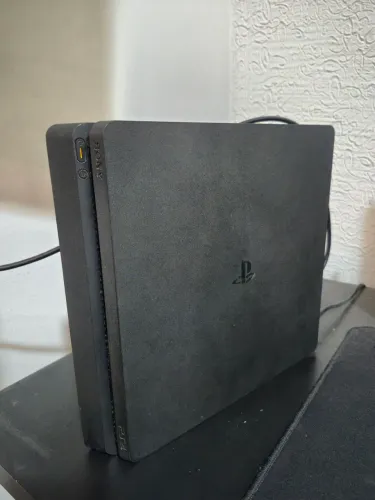 Ps4 slim 1tb c/ 5 jogos e caixa original 