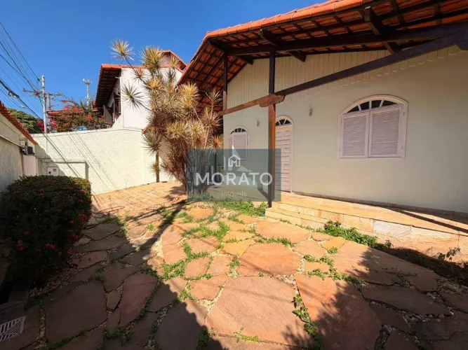 Casa 3 Quartos, Suíte, 4 Vagas de Garagem no Bairro Alípio de Melo