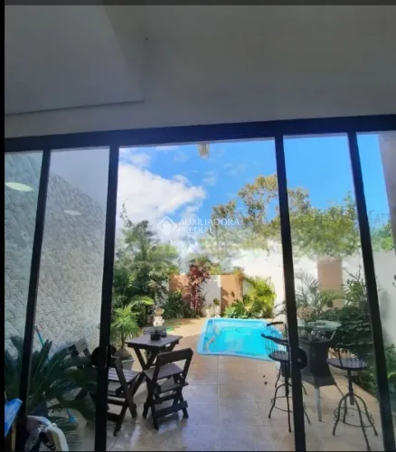 Auxiliadora vende casa de Auto Padrão no Balneário de São Lourenço próximo ao Praia Hotel 
