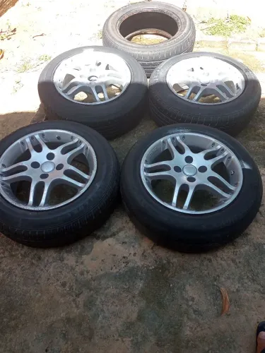 jogo Aro15 com pneus, 1.900 reais