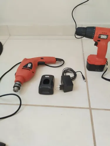 Furadeira e parafusadeira Black Decker 