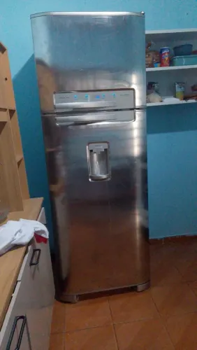 Geladeira usada com defeito fácil de arrumar  500