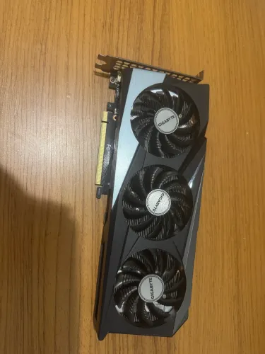 Placa de vídeo RTX 3050 8GB GIGABYTE em ótimo estado