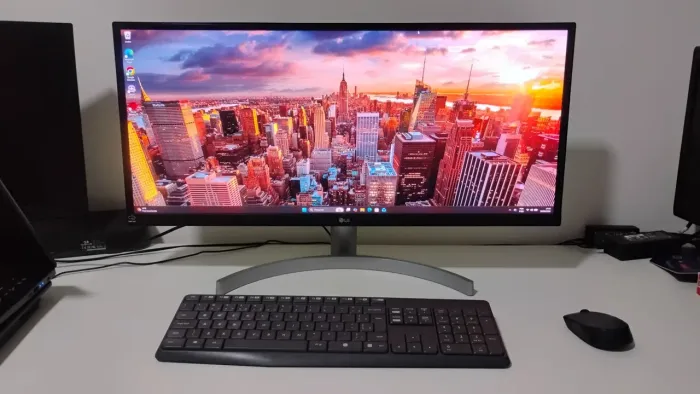 Monitor LG 29" Ultrawide com alto falante integrado 