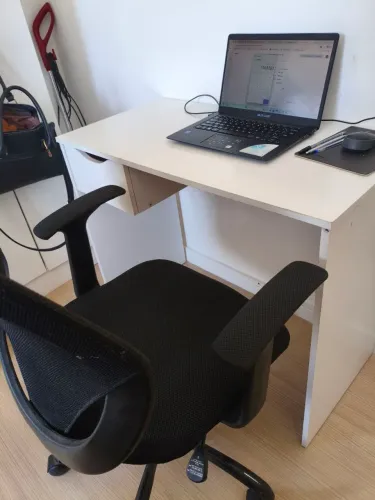 Escrivaninha com cadeira - usadas