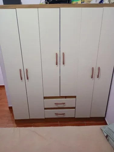 Guarda roupa 6 portas