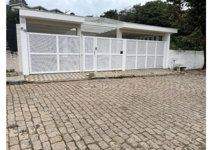 Casa à venda em Amparo, Centro, com 3 quartos, com 297 m²