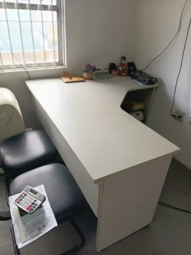 Mesa, armário de ferro e impressora - pacote