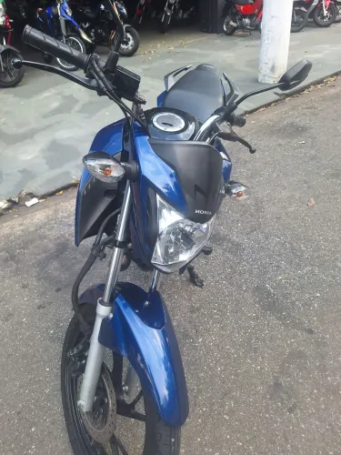 Vende-se está honda titan 2024