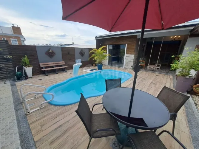 Casa com 5 quartos e piscina a 5 minutos da Lagoa da Conceição