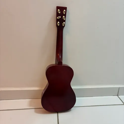 Mini violão