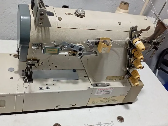 Máquina de Costura Galoneira Lumak 3 agulhas