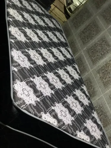 Cama solteirão de fábrica 