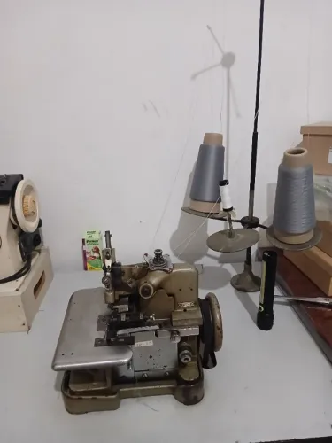 Máquina overlock
