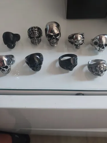 Vendo nove anel de caveira todos por 200